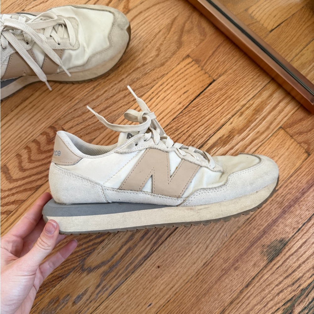 New Balance 237 Women's White and Tan Sneakers - Picture 4 of 8